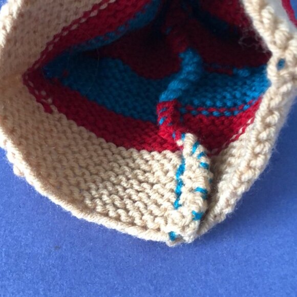 NWOT Vintage Hand-Knitted Made-in-Canada Blue & Cream Beanie with Pom Pom - Picture 3 of 3